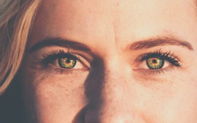 Neinvazivní korekce očních víček